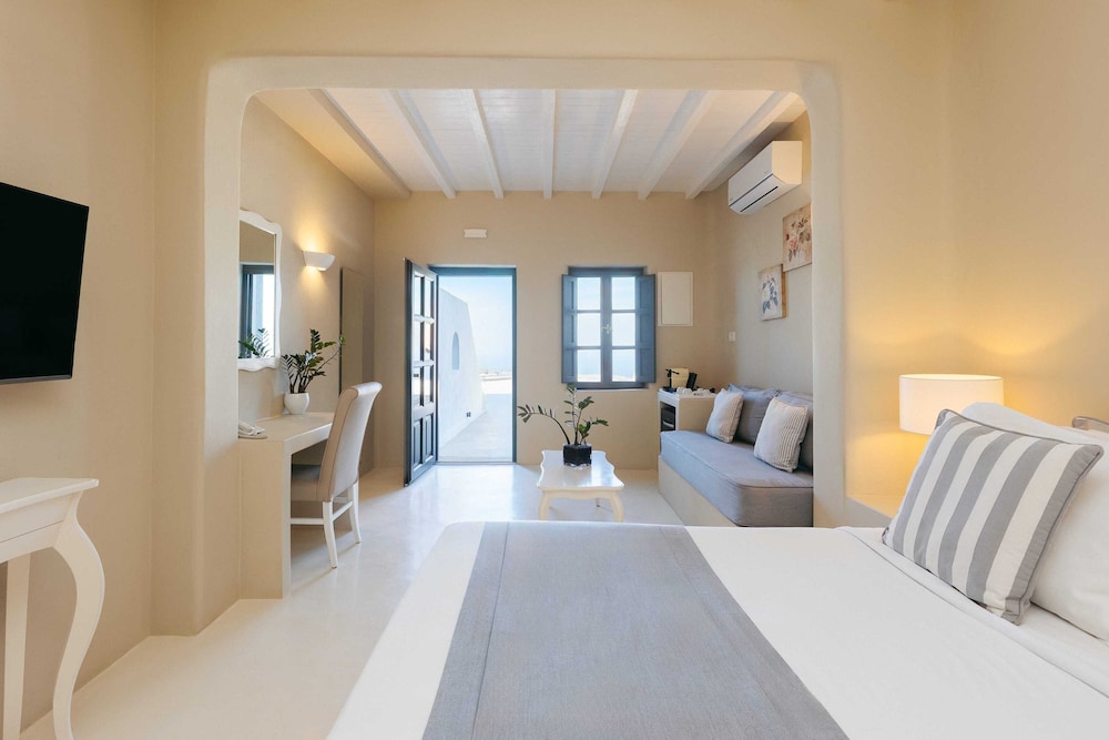 Carpe Diem Santorini — Hotel rooms in Pyrgos Kallistis, South Aegean