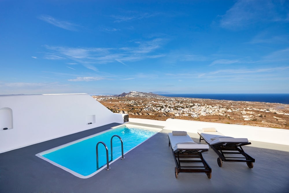Carpe Diem Santorini — Swimming pool in Pyrgos Kallistis, South Aegean