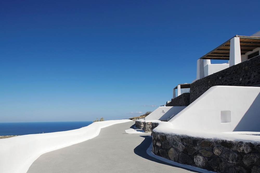 Carpe Diem Santorini — Hotel building in Pyrgos Kallistis, South Aegean