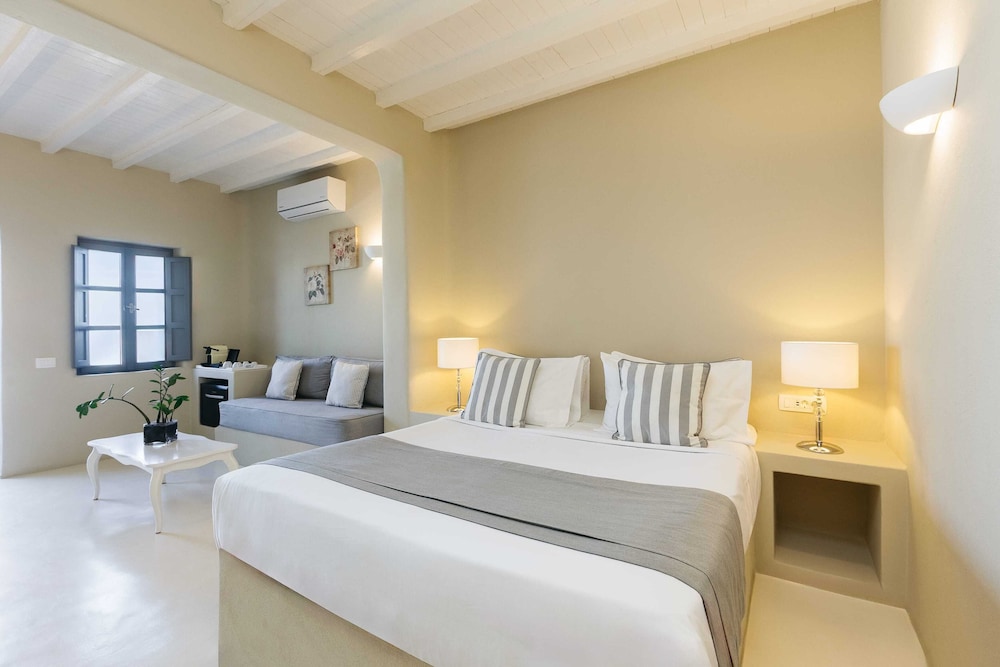 Carpe Diem Santorini — Hotel rooms in Pyrgos Kallistis, South Aegean