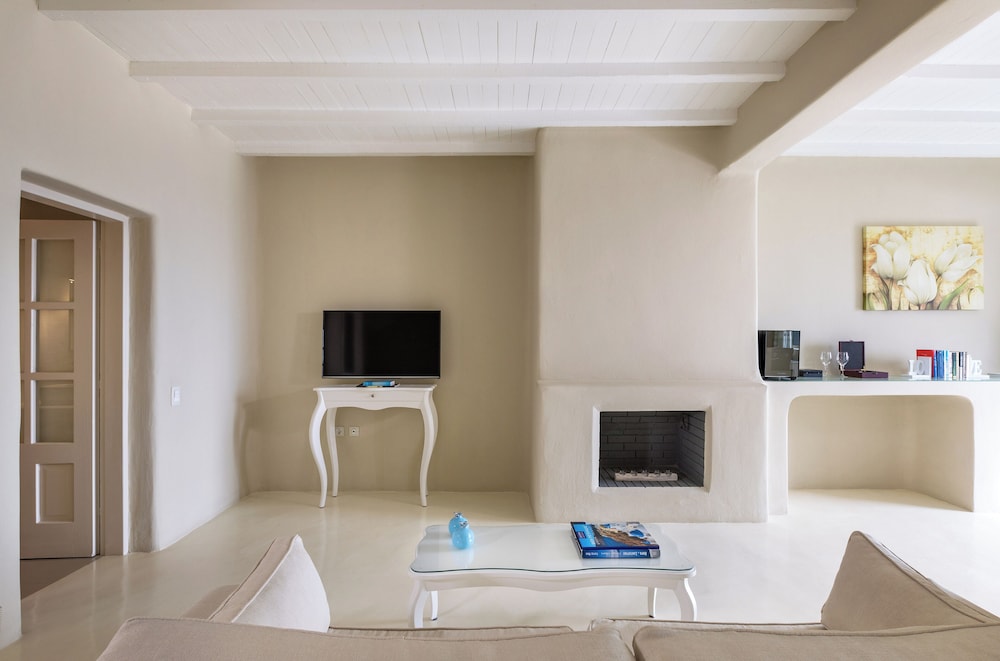 Carpe Diem Santorini — Hotel rooms in Pyrgos Kallistis, South Aegean