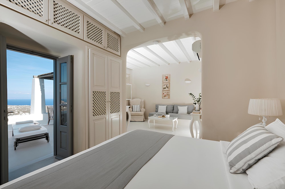 Carpe Diem Santorini — Hotel rooms in Pyrgos Kallistis, South Aegean