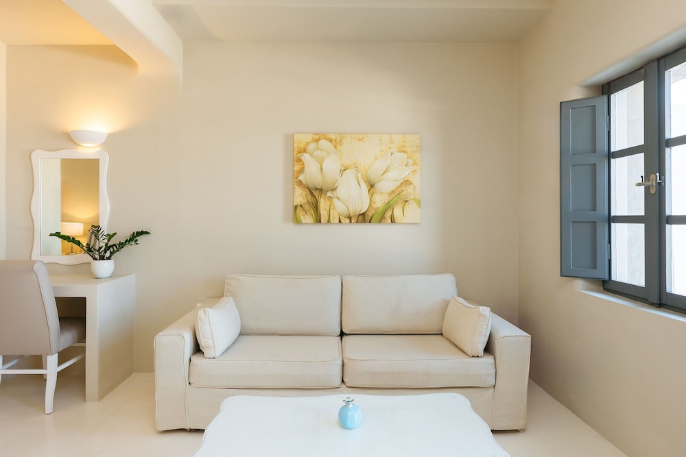 Carpe Diem Santorini — Hotel rooms in Pyrgos Kallistis, South Aegean