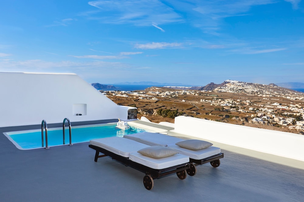 Carpe Diem Santorini — Swimming pool in Pyrgos Kallistis, South Aegean