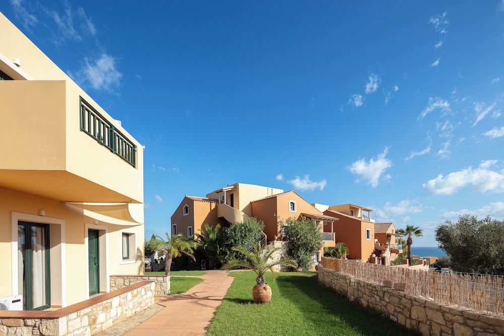 Dia Apartments — Hotel building in Hersonissos