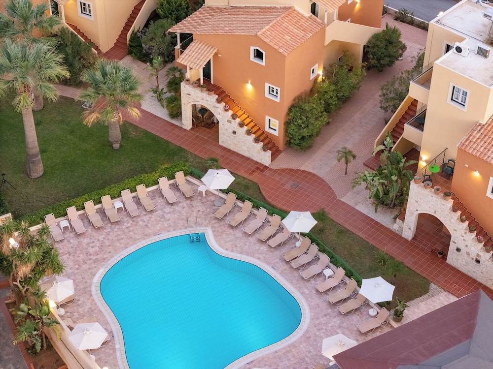 Dia Apartments — Swimming pool in Hersonissos