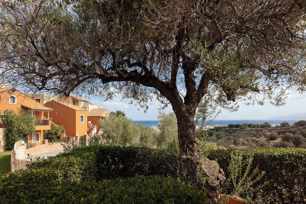 Dia Apartments — Hotel building in Hersonissos