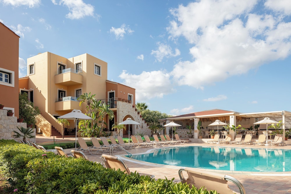 Dia Apartments — Swimming pool in Hersonissos