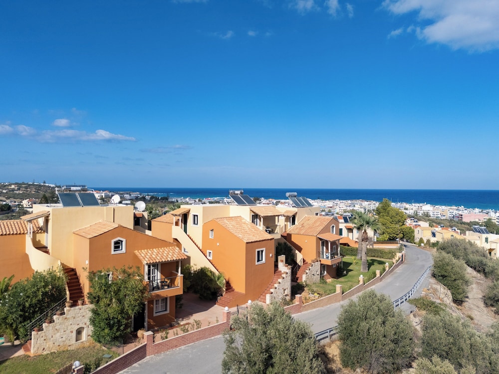 Dia Apartments — Hotel building in Hersonissos