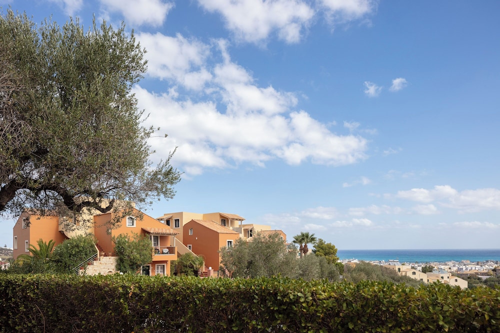 Dia Apartments — Hotel building in Hersonissos