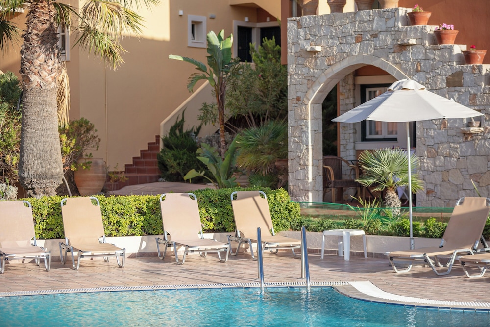 Dia Apartments — Swimming pool in Hersonissos