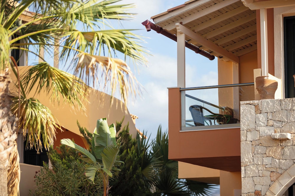 Dia Apartments — Hotel building in Hersonissos