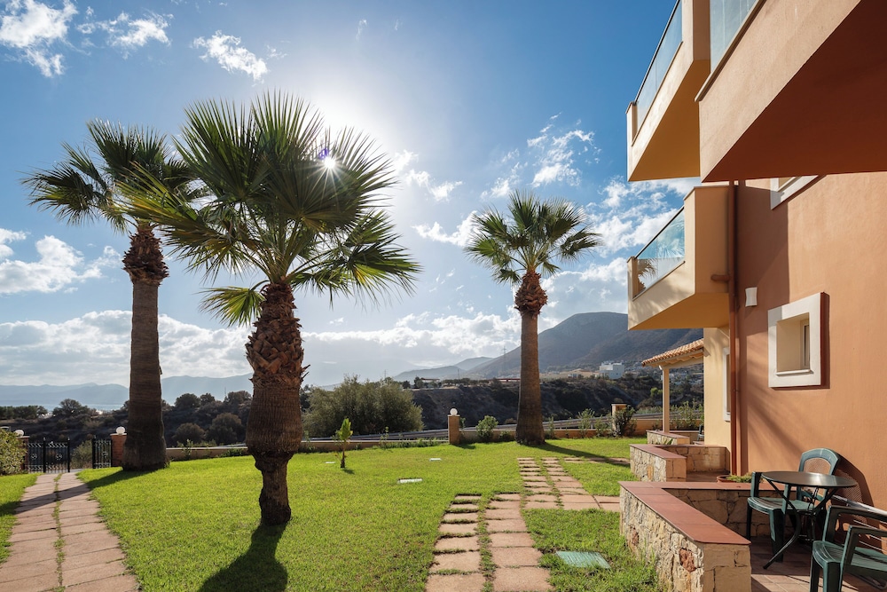 Dia Apartments — Hotel building in Hersonissos