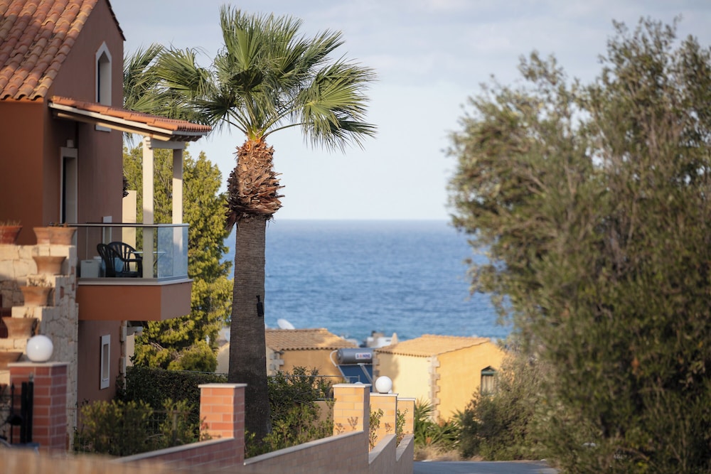 Dia Apartments — Hotel building in Hersonissos