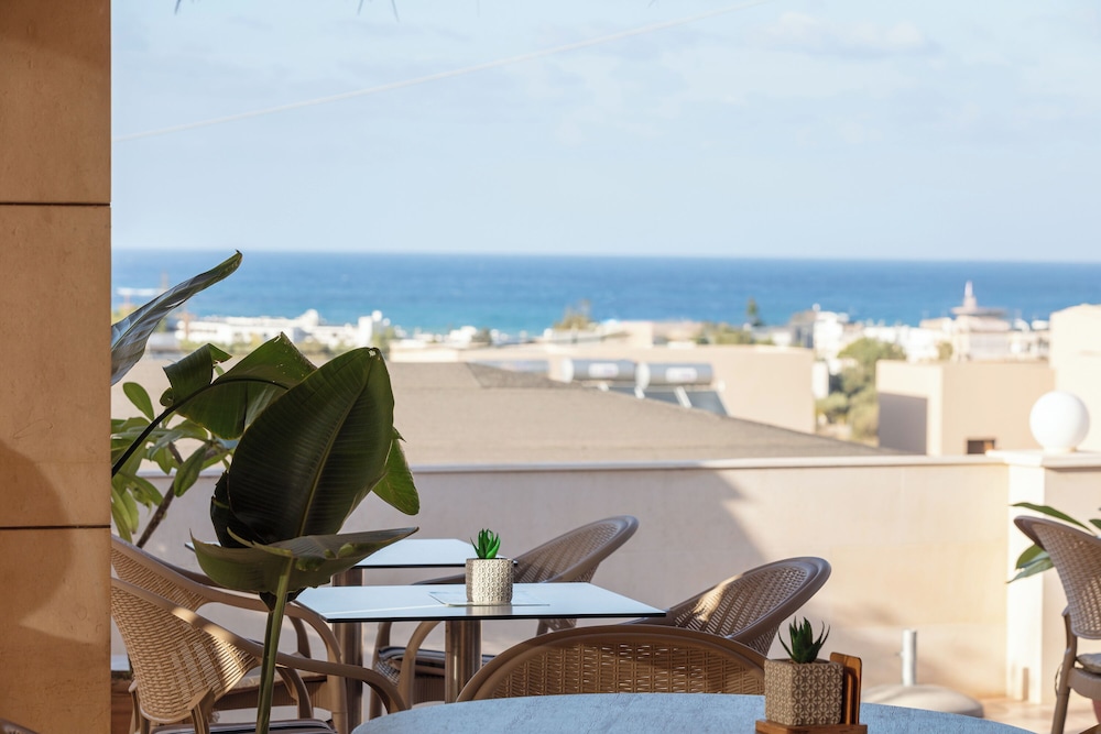 Dia Apartments — Restaurant & bars in Hersonissos