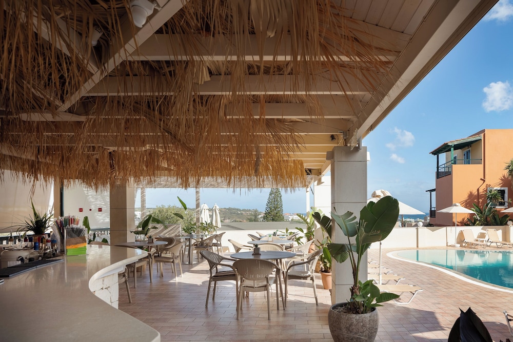 Dia Apartments — Restaurant & bars in Hersonissos