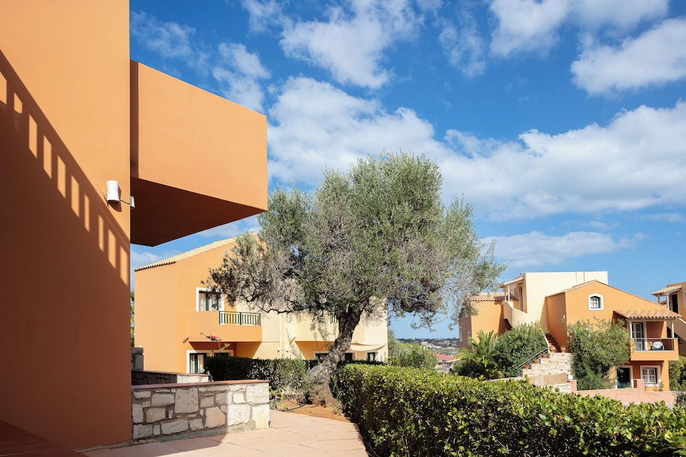 Dia Apartments — Hotel building in Hersonissos