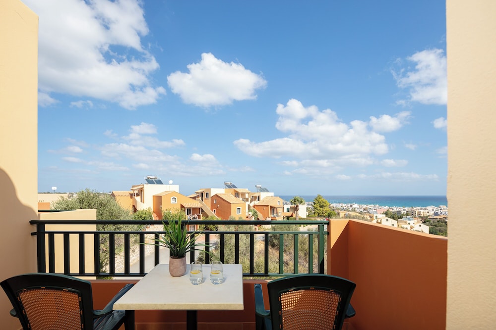 Dia Apartments — Hotel building in Hersonissos