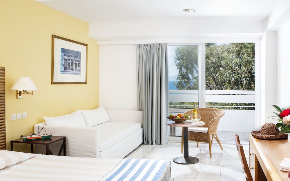 Dionysos Hotel — Hotel rooms in Rhodes Town, South Aegean
