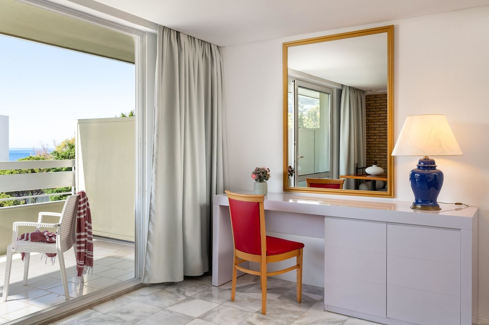 Dionysos Hotel — Hotel rooms in Rhodes Town, South Aegean