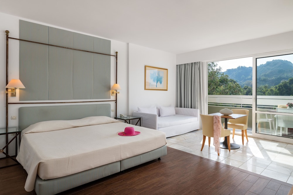 Dionysos Hotel — Hotel rooms in Rhodes Town, South Aegean