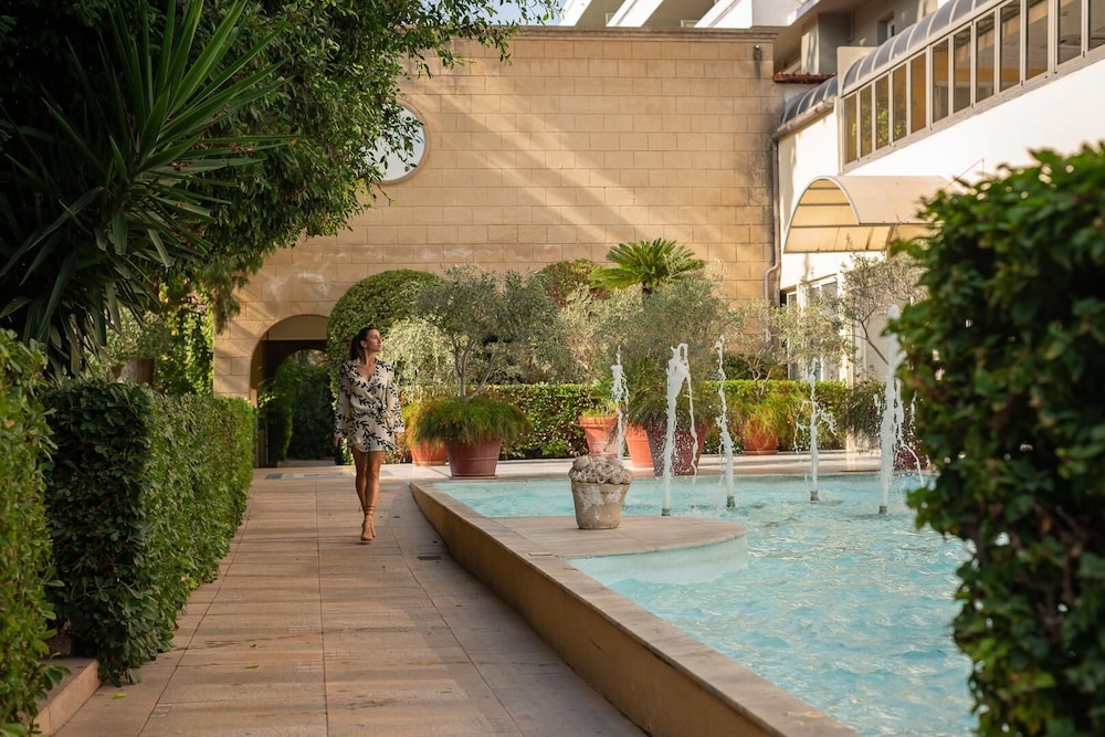 Dionysos Hotel — Hotel building in Rhodes Town, South Aegean