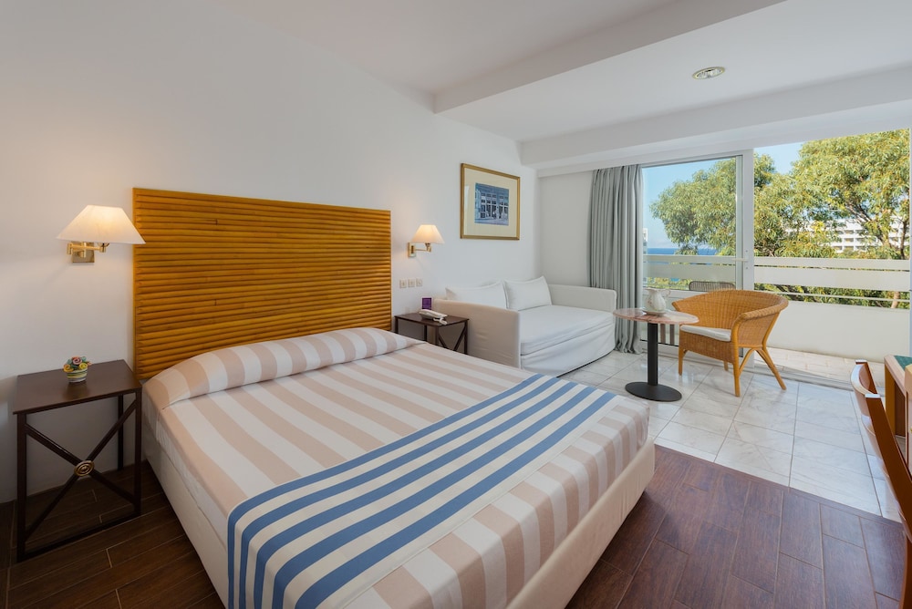 Dionysos Hotel — Hotel rooms in Rhodes Town, South Aegean