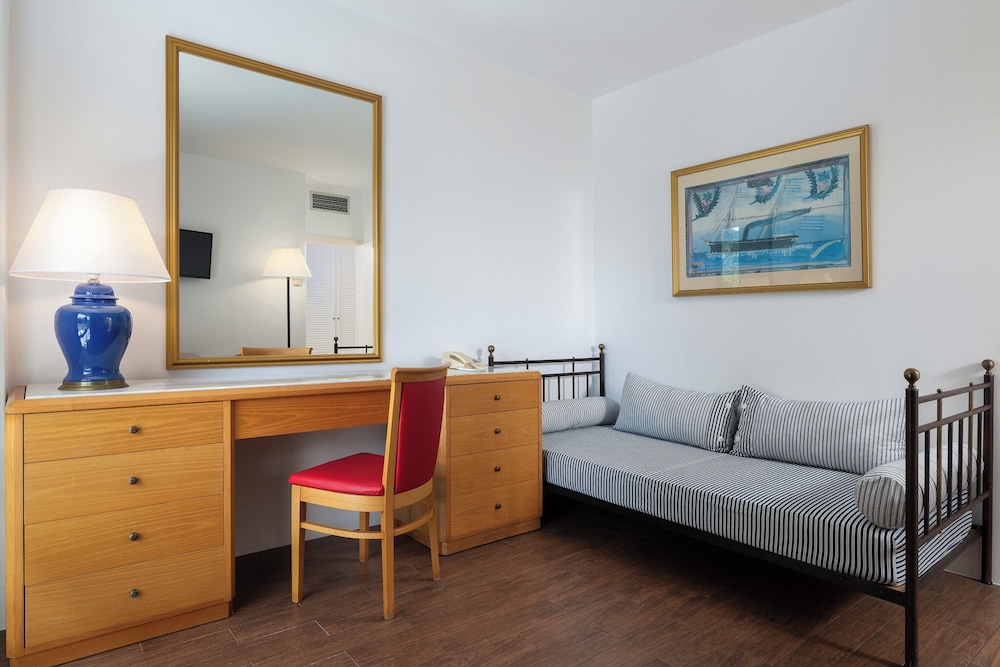 Dionysos Hotel — Hotel rooms in Rhodes Town, South Aegean