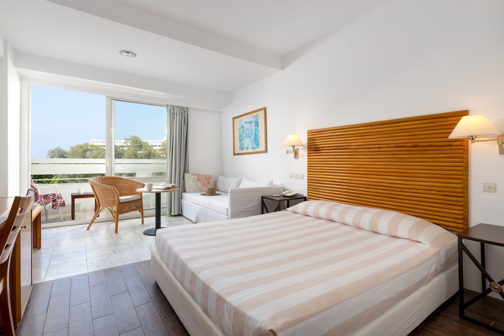 Dionysos Hotel — Hotel rooms in Rhodes Town, South Aegean