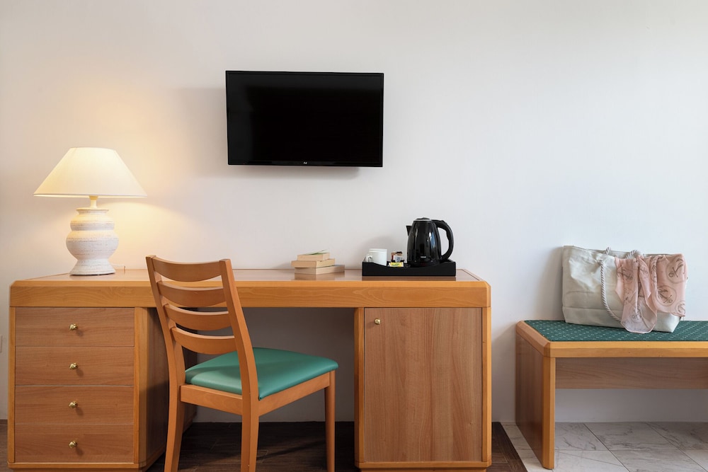 Dionysos Hotel — Hotel rooms in Rhodes Town, South Aegean