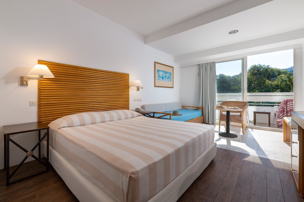 Dionysos Hotel — Hotel rooms in Rhodes Town, South Aegean