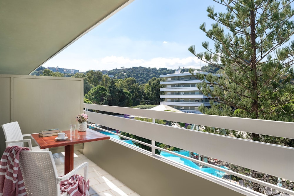 Dionysos Hotel — Hotel rooms in Rhodes Town, South Aegean