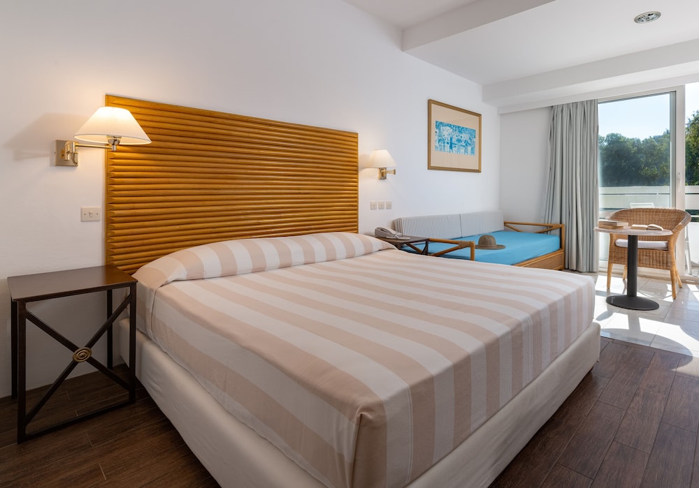 Dionysos Hotel — Hotel rooms in Rhodes Town, South Aegean