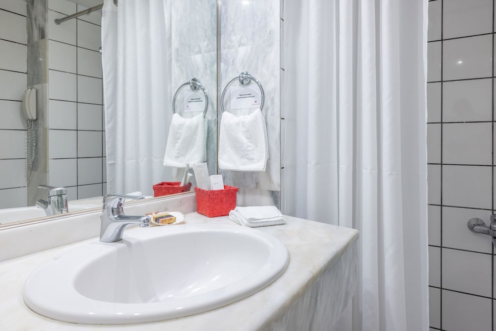 Dionysos Hotel — Hotel rooms in Rhodes Town, South Aegean