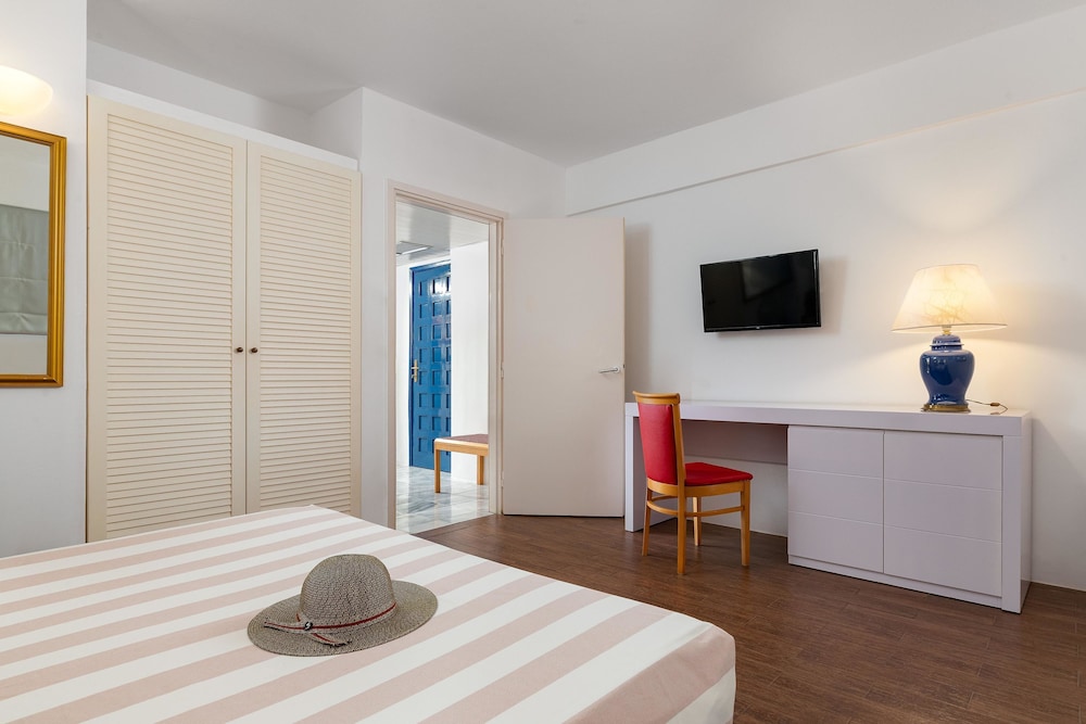 Dionysos Hotel — Hotel rooms in Rhodes Town, South Aegean