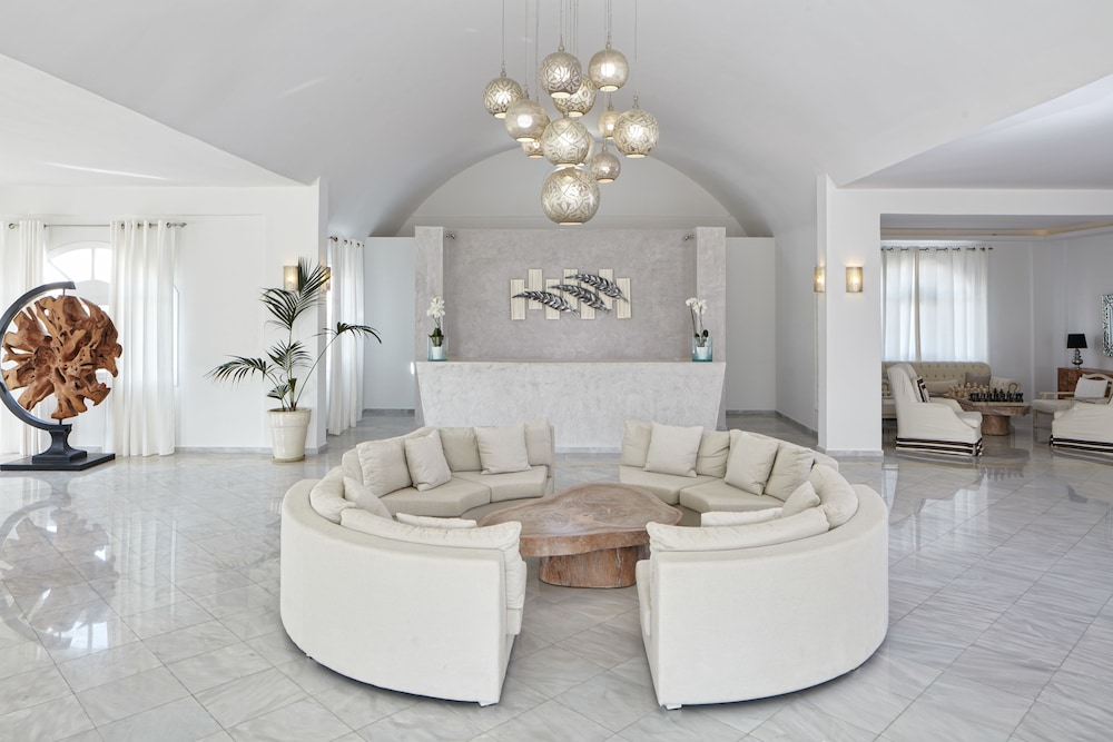 El Greco Resort — Hotel building in Karterados, South Aegean