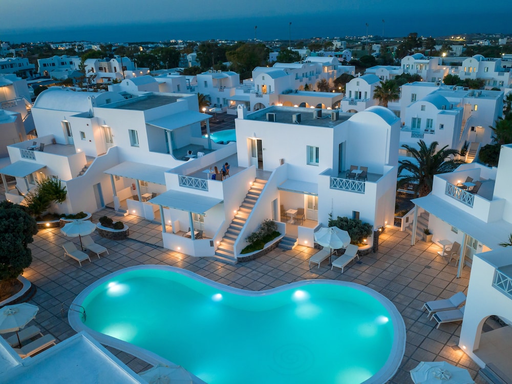 El Greco Resort — Hotel building in Karterados, South Aegean