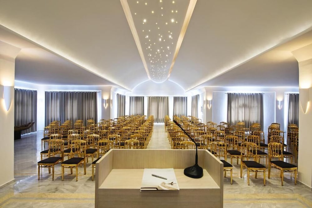 El Greco Resort — Hotel building in Karterados, South Aegean