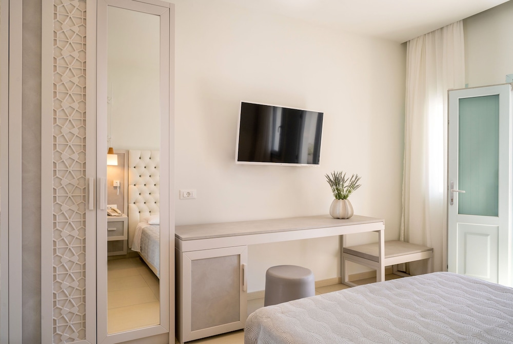 El Greco Resort — Hotel rooms in Karterados, South Aegean