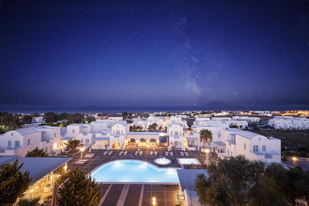 El Greco Resort — Swimming pool in Karterados, South Aegean