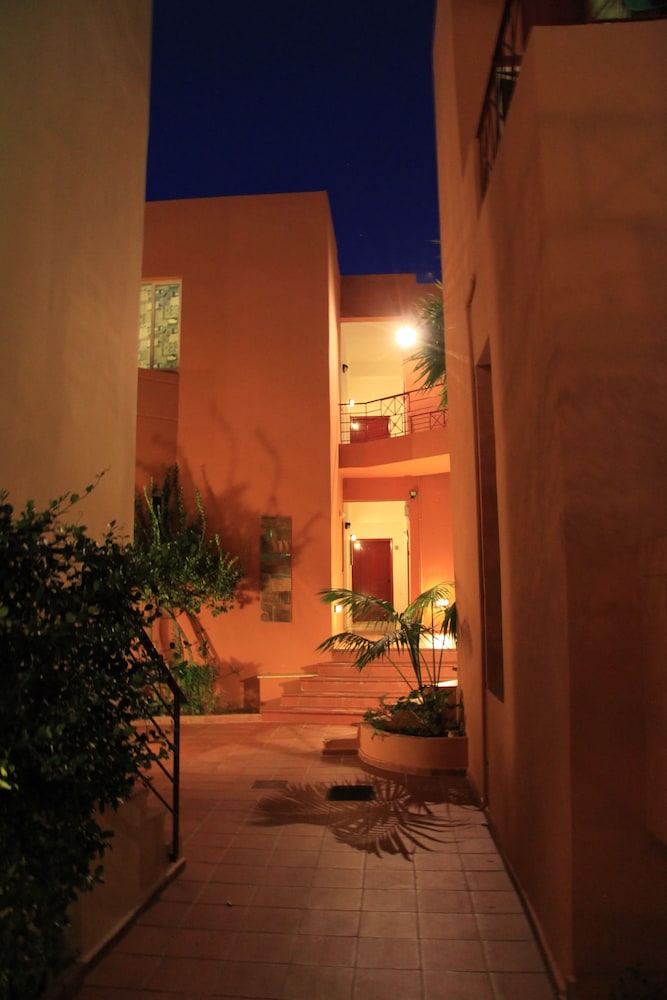 Elotia Hotel — Hotel building in Chania