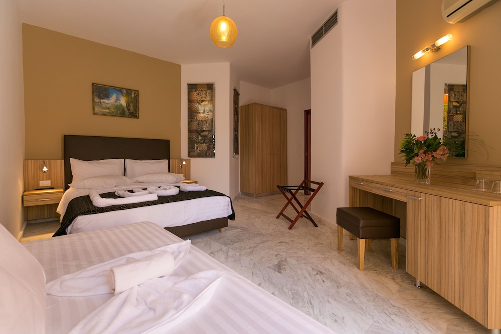 Elotia Hotel — Hotel rooms in Chania