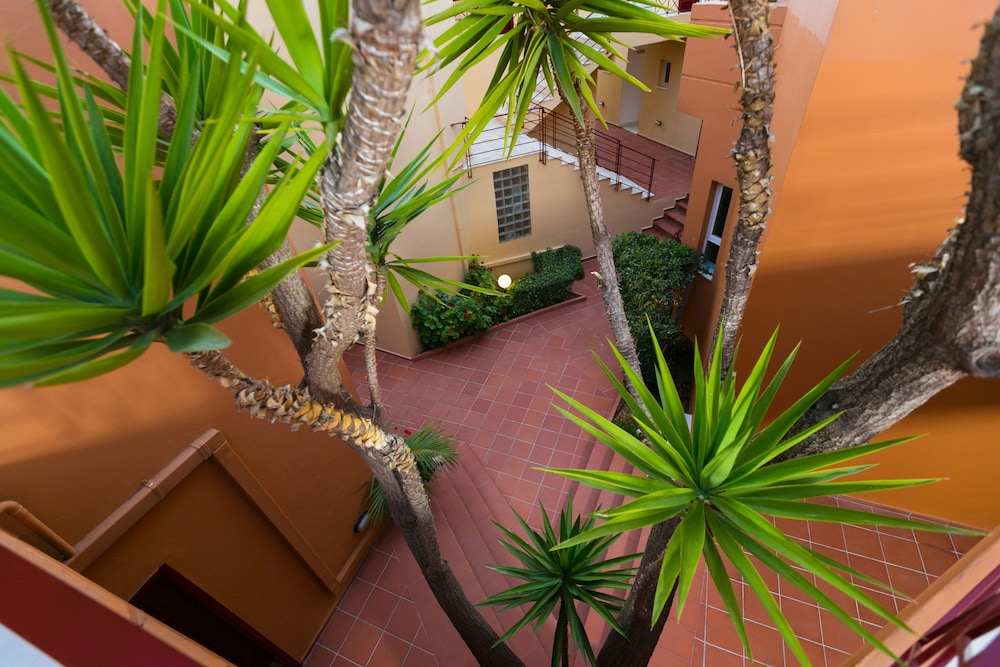 Elotia Hotel — Hotel building in Chania