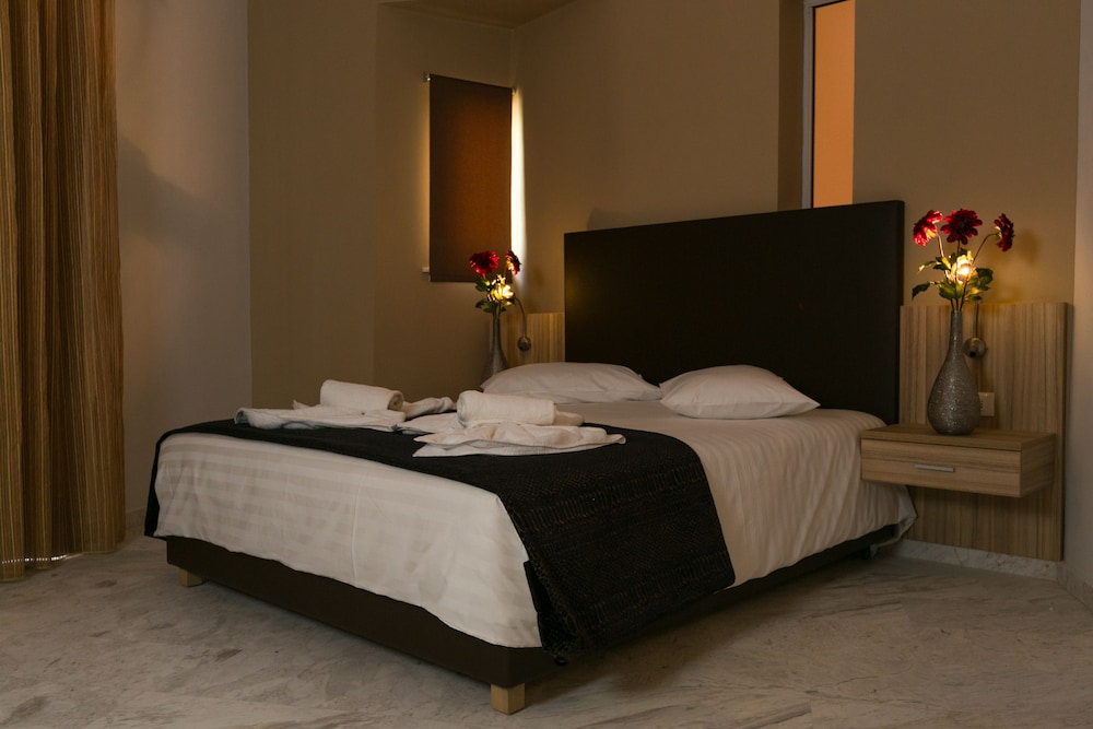Elotia Hotel — Hotel rooms in Chania