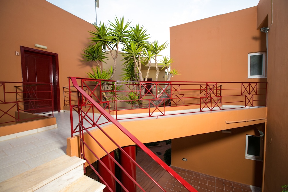 Elotia Hotel — Hotel building in Chania