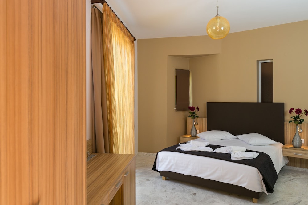 Elotia Hotel — Hotel rooms in Chania