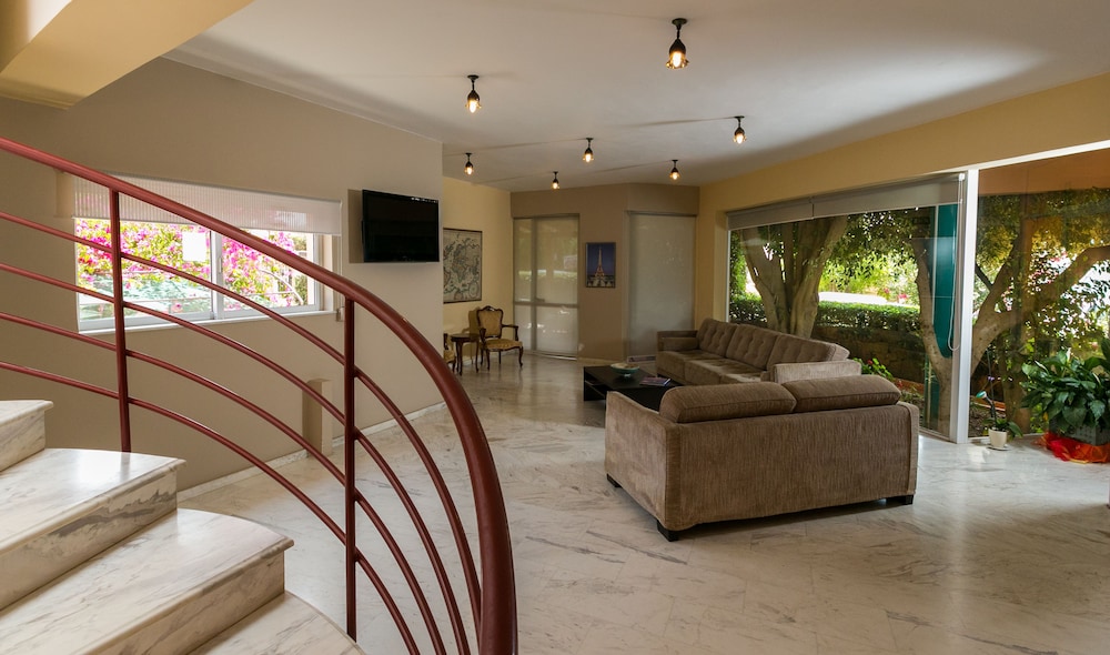 Elotia Hotel — Hotel rooms in Chania