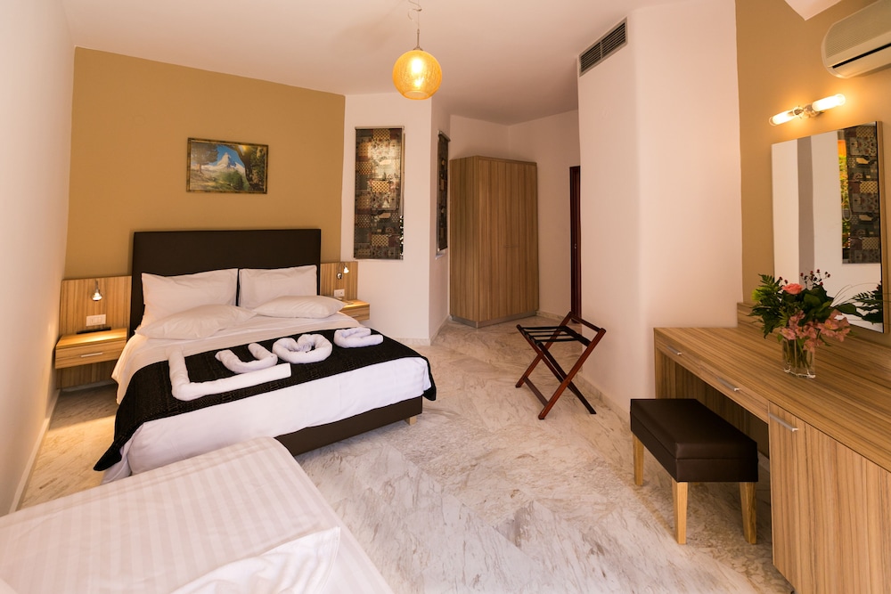 Elotia Hotel — Hotel rooms in Chania
