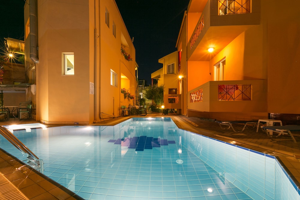Elotia Hotel — Swimming pool in Chania