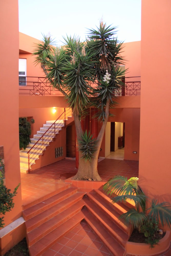 Elotia Hotel — Hotel building in Chania
